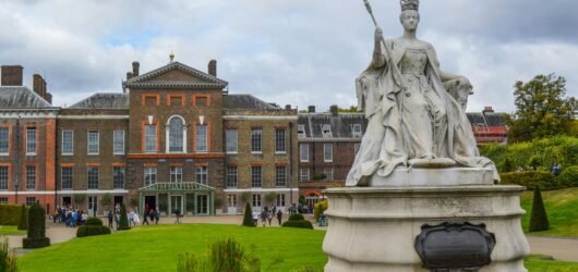 Why London’s National Theatre’s Stone Facade Triumphs in Brutalism and Beyond