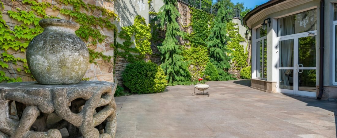 The Timeless Allure of Cotswold Stone: Harmonizing Architecture in the Heart of the UK’s National Parks The Timeless Allure of Cotswold Stone: Harmonizing Architecture in the Heart of the UK’s National Parks