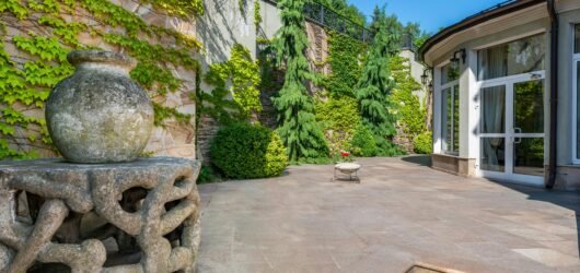 The Timeless Allure of Cotswold Stone: Harmonizing Architecture in the Heart of the UK’s National Parks